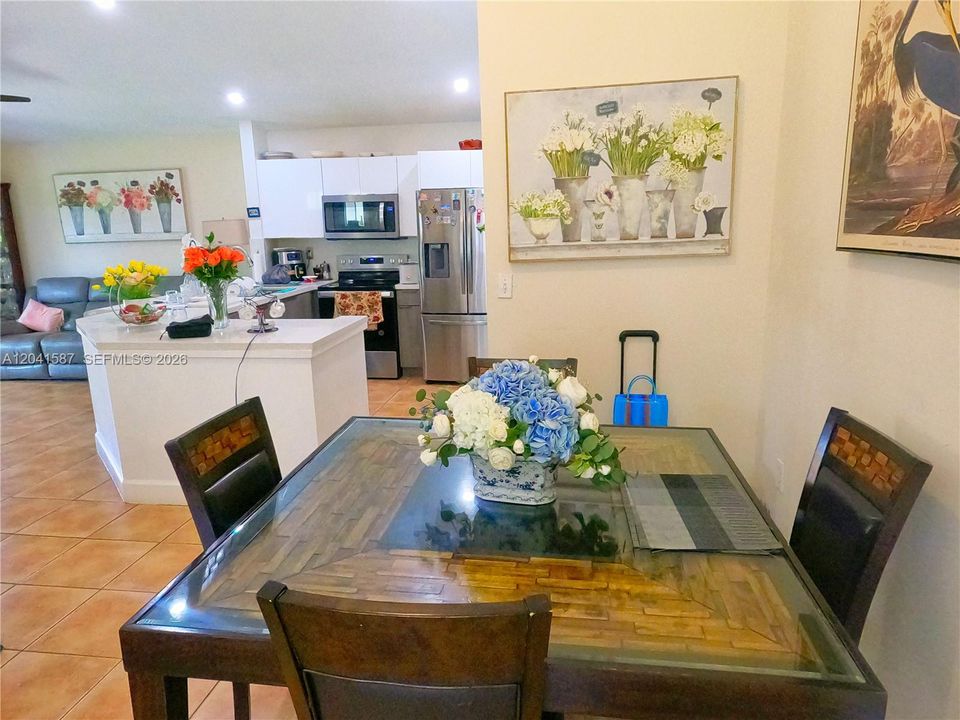 En Venta: $630,000 (3 camas, 2 baños, 1180 Pies cuadrados)