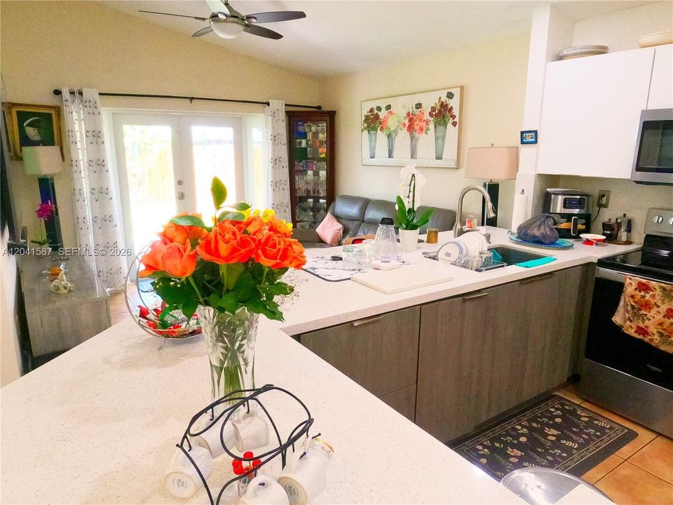 En Venta: $630,000 (3 camas, 2 baños, 1180 Pies cuadrados)