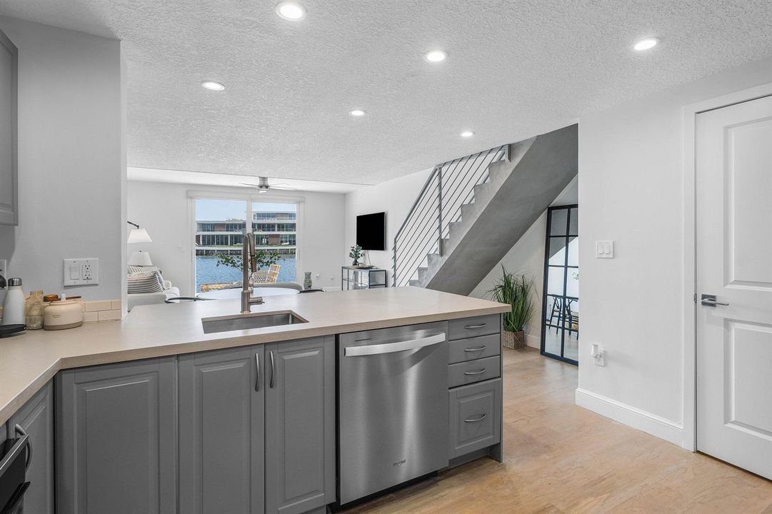007-900JefferyStreet-BocaRaton-FL-33487-