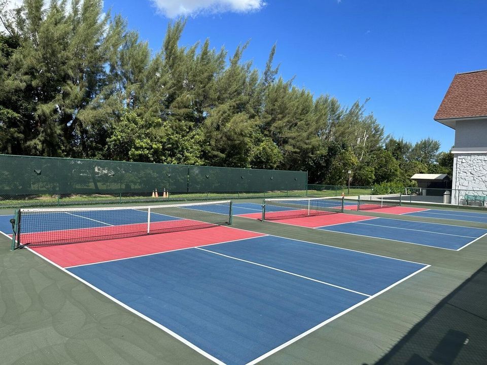 pickleball courts
