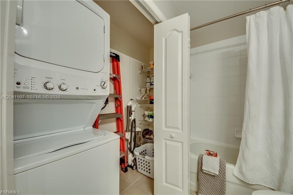 На продажу: $189,900 (2 спален, 2 ванн, 1415 Квадратных фут)