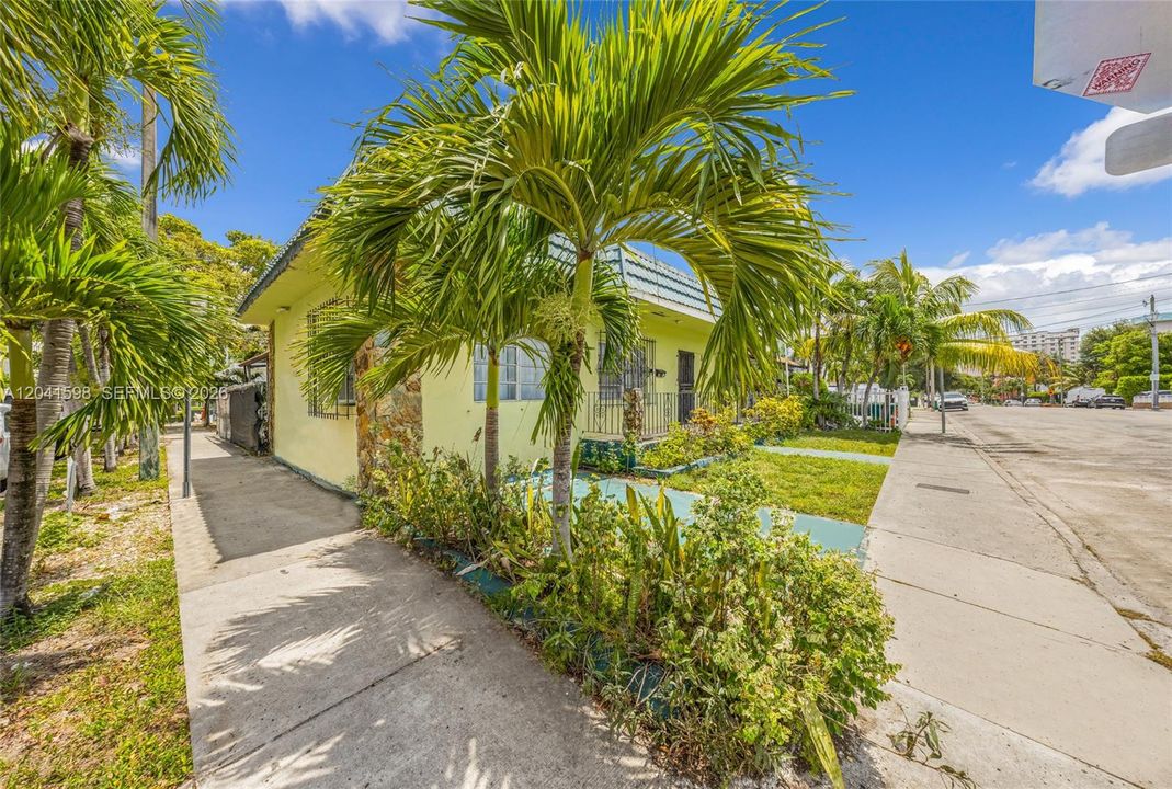 For Sale: $700,000 (3 beds, 1 baths, 2142 Square Feet)