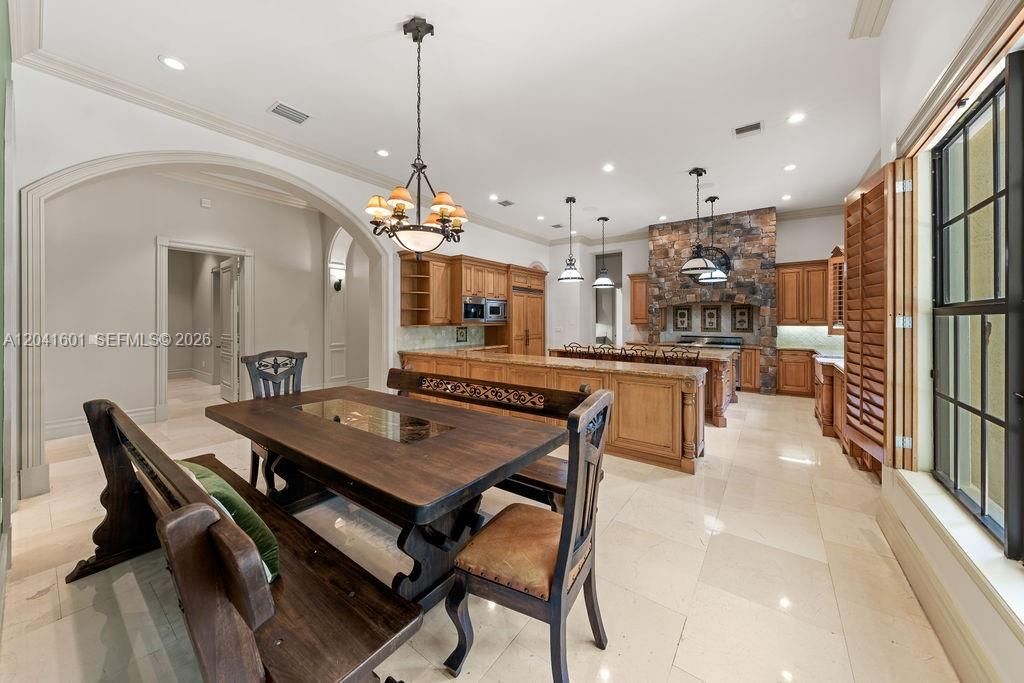For Sale: $6,849,000 (7 beds, 8 baths, 9223 Square Feet)