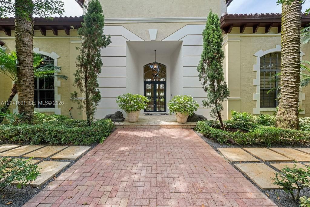 For Sale: $6,849,000 (7 beds, 8 baths, 9223 Square Feet)