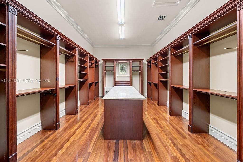 For Sale: $6,849,000 (7 beds, 8 baths, 9223 Square Feet)
