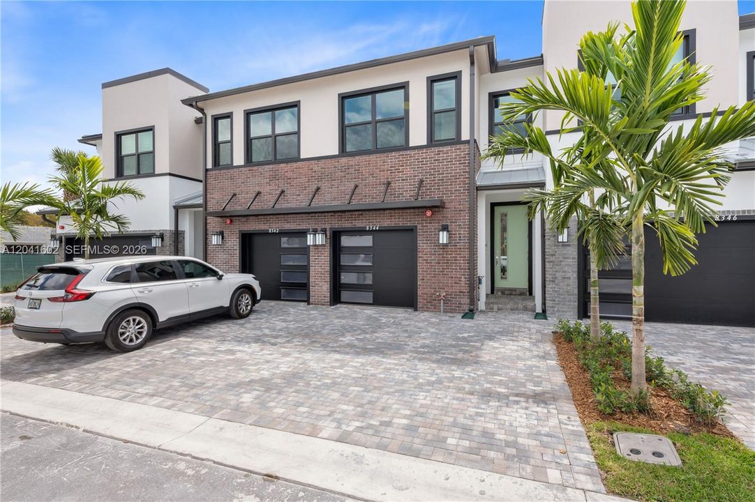 For Rent: $4,000 (3 beds, 2 baths, 3208 Square Feet)