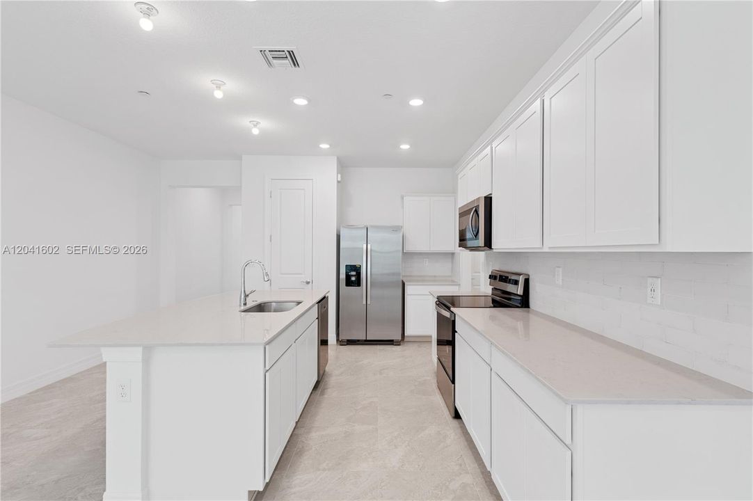 For Rent: $4,000 (3 beds, 2 baths, 3208 Square Feet)