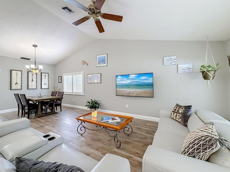 16751 Redwood Way-17