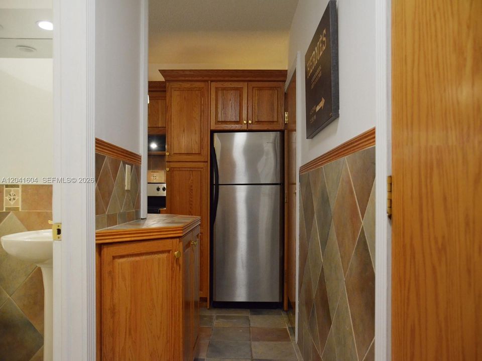 For Rent: $2,100 (1 beds, 1 baths, 756 Square Feet)