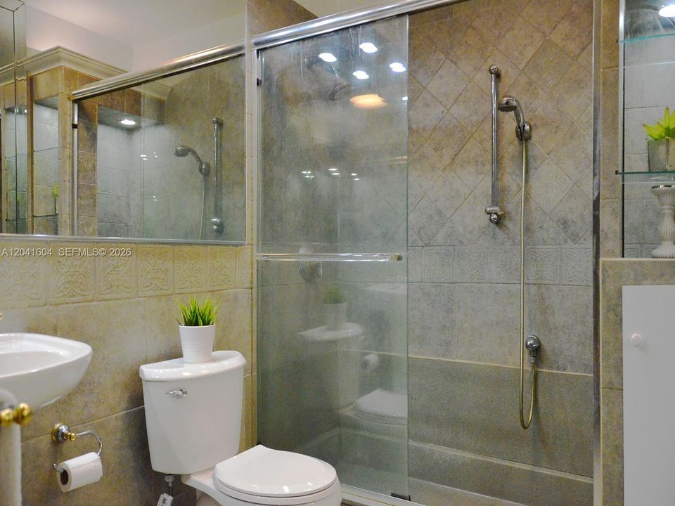 For Rent: $2,100 (1 beds, 1 baths, 756 Square Feet)