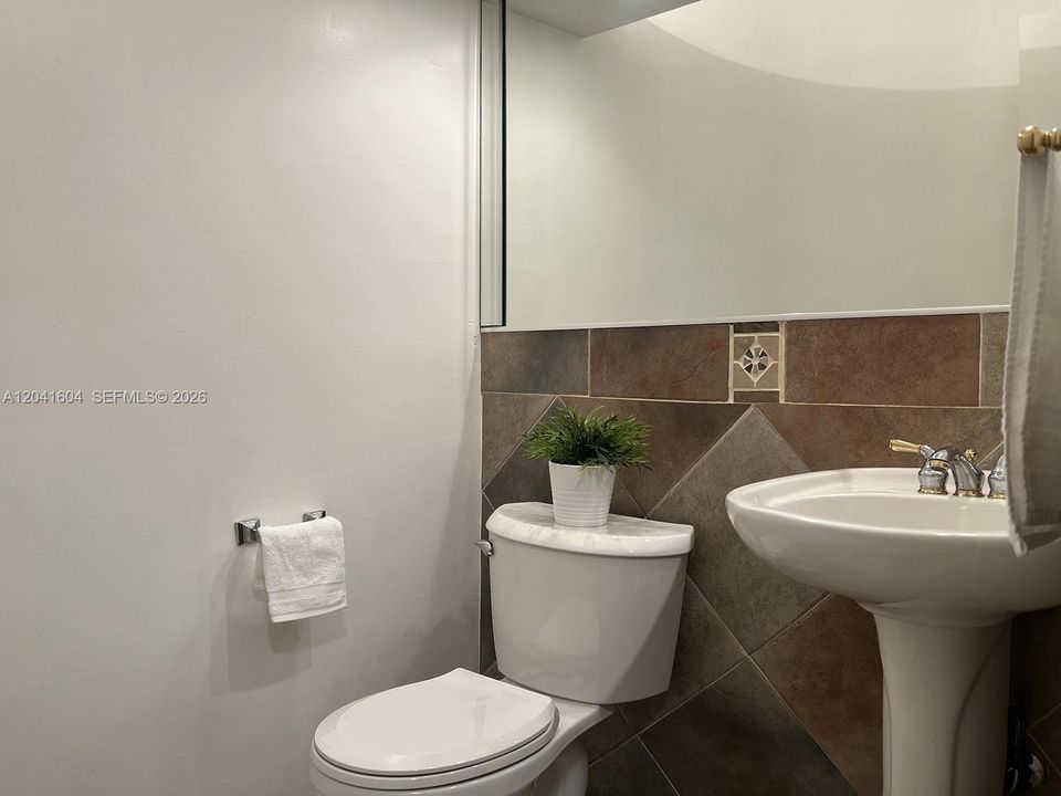 For Rent: $2,100 (1 beds, 1 baths, 756 Square Feet)