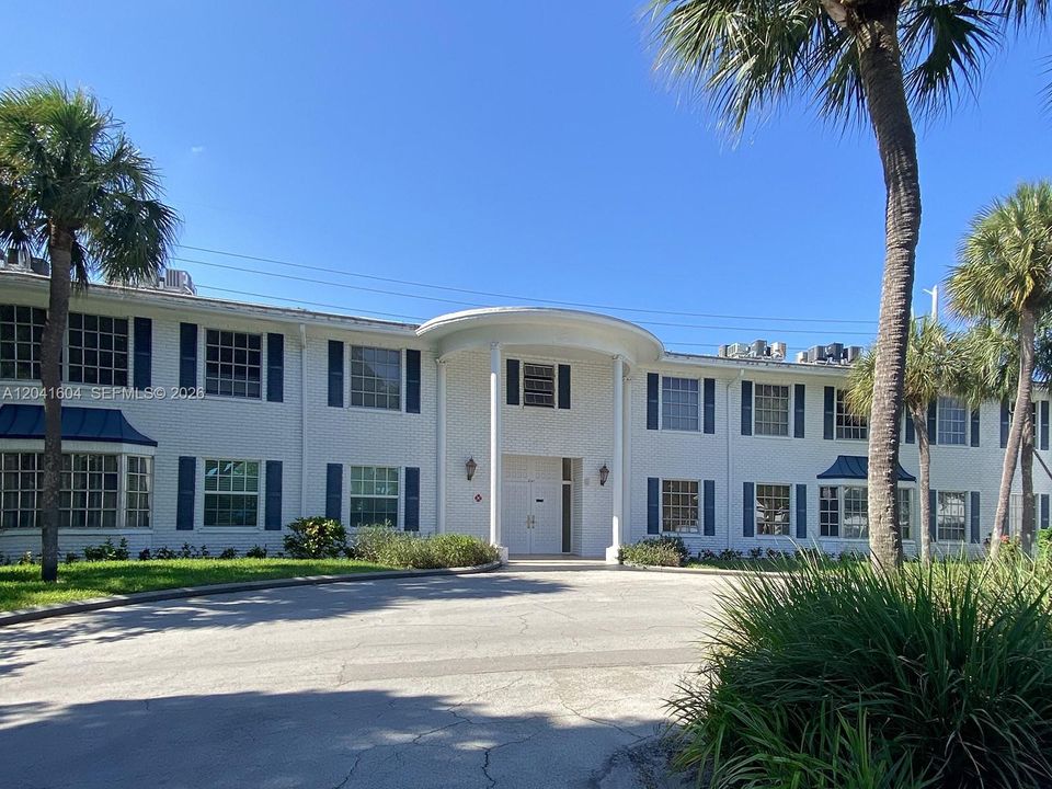 For Rent: $2,100 (1 beds, 1 baths, 756 Square Feet)