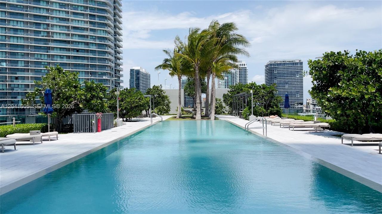 For Rent: $5,800 (1 beds, 1 baths, 959 Square Feet)