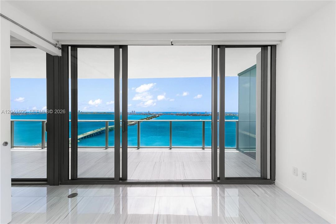 For Rent: $5,800 (1 beds, 1 baths, 959 Square Feet)
