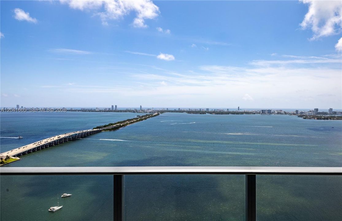 For Rent: $5,800 (1 beds, 1 baths, 959 Square Feet)