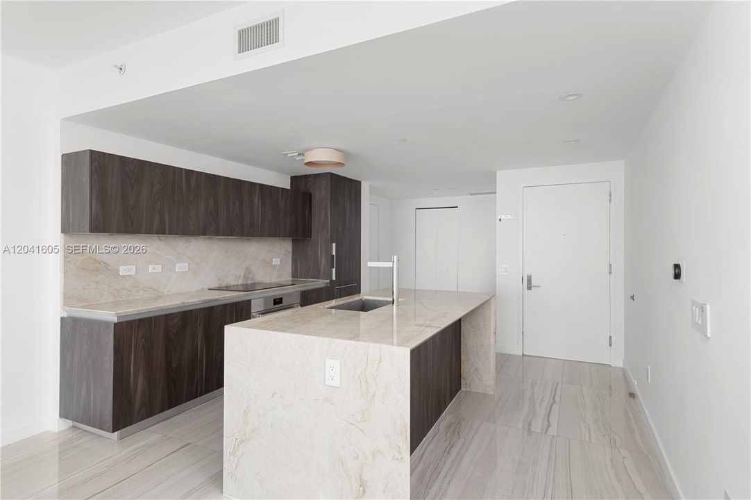 For Rent: $5,800 (1 beds, 1 baths, 959 Square Feet)