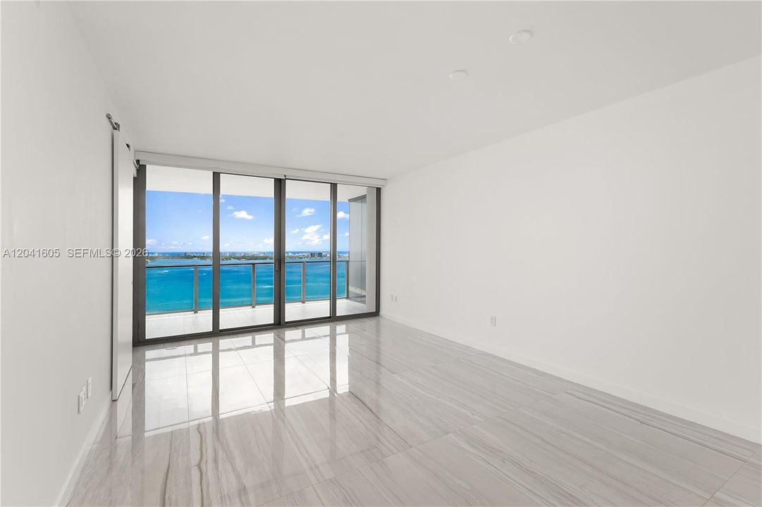 For Rent: $5,800 (1 beds, 1 baths, 959 Square Feet)