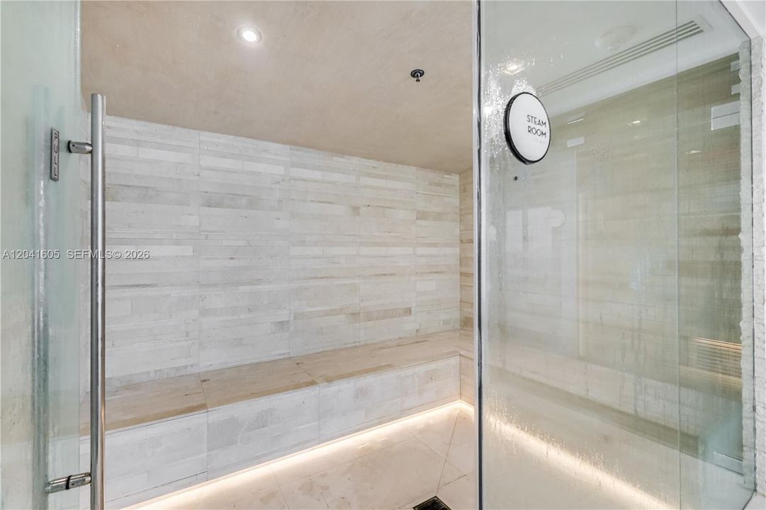For Rent: $5,800 (1 beds, 1 baths, 959 Square Feet)