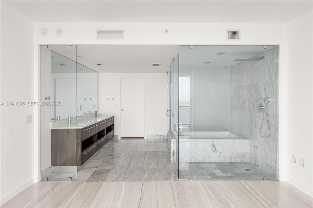 For Rent: $5,800 (1 beds, 1 baths, 959 Square Feet)