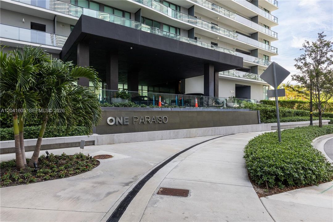 For Rent: $5,800 (1 beds, 1 baths, 959 Square Feet)