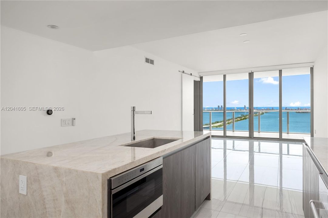 For Rent: $5,800 (1 beds, 1 baths, 959 Square Feet)