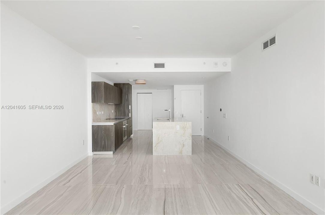 For Rent: $5,800 (1 beds, 1 baths, 959 Square Feet)