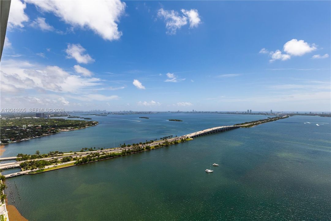 For Rent: $5,800 (1 beds, 1 baths, 959 Square Feet)