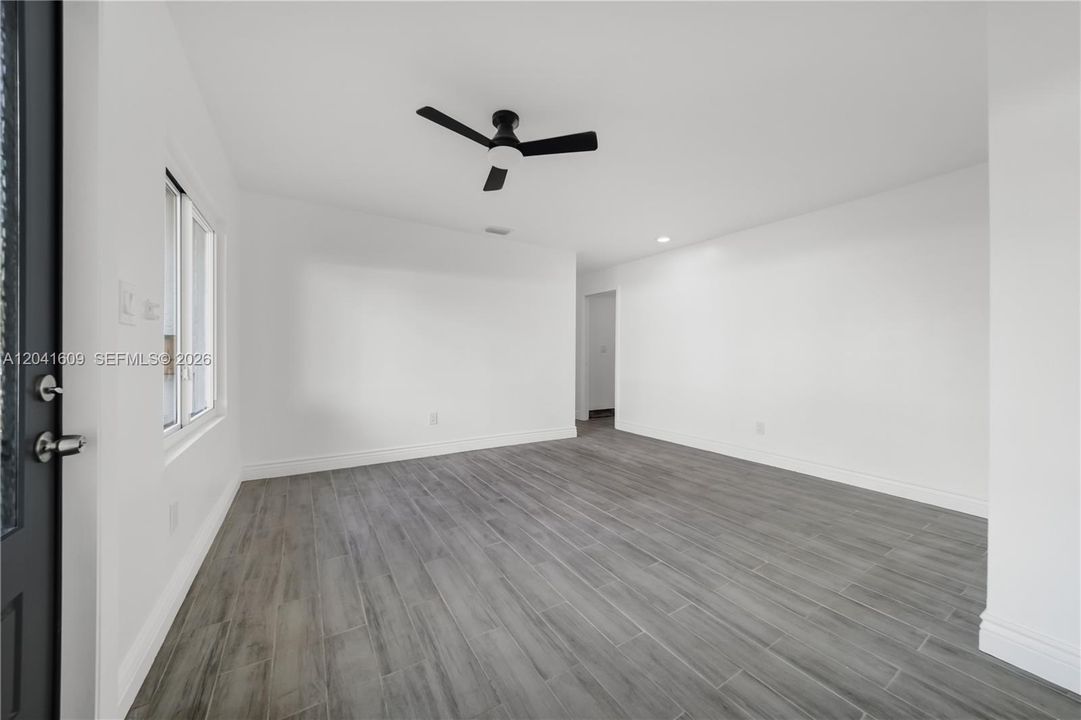 На продажу: $389,900 (3 спален, 2 ванн, 988 Квадратных фут)