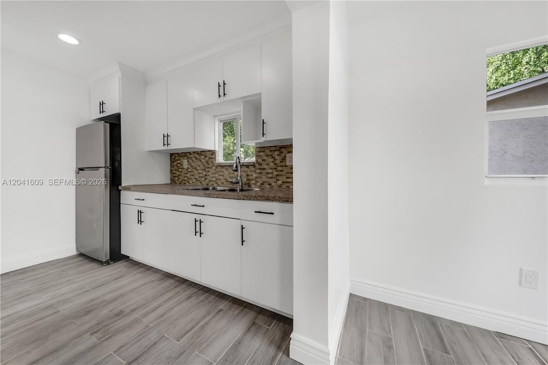 На продажу: $389,900 (3 спален, 2 ванн, 988 Квадратных фут)