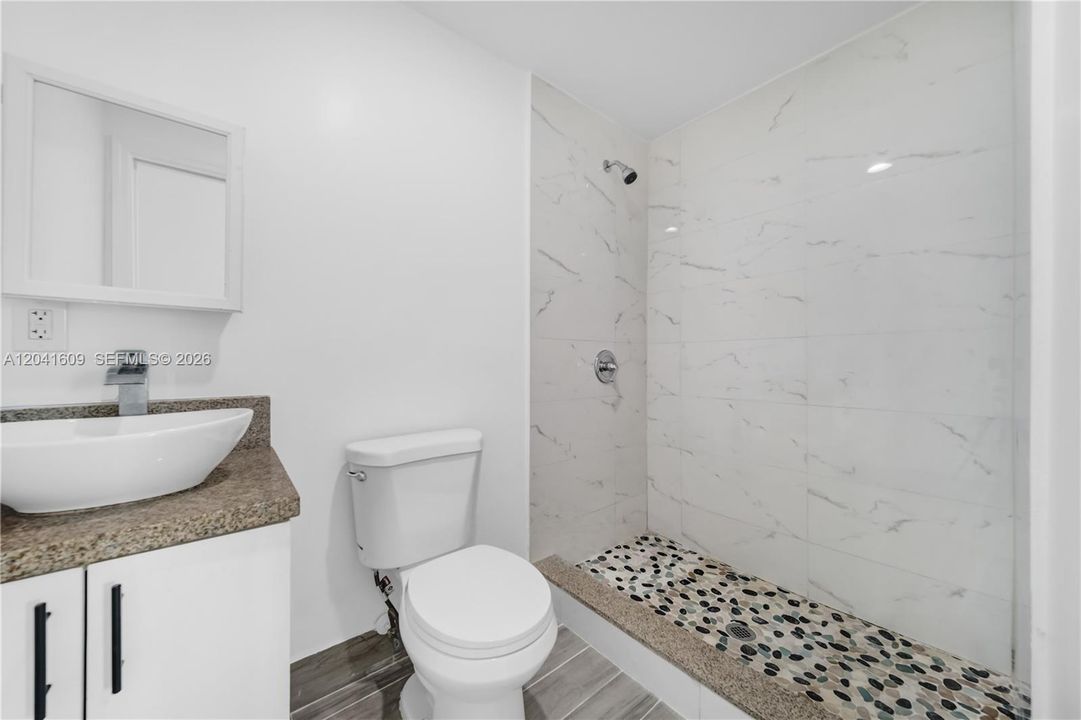 На продажу: $389,900 (3 спален, 2 ванн, 988 Квадратных фут)