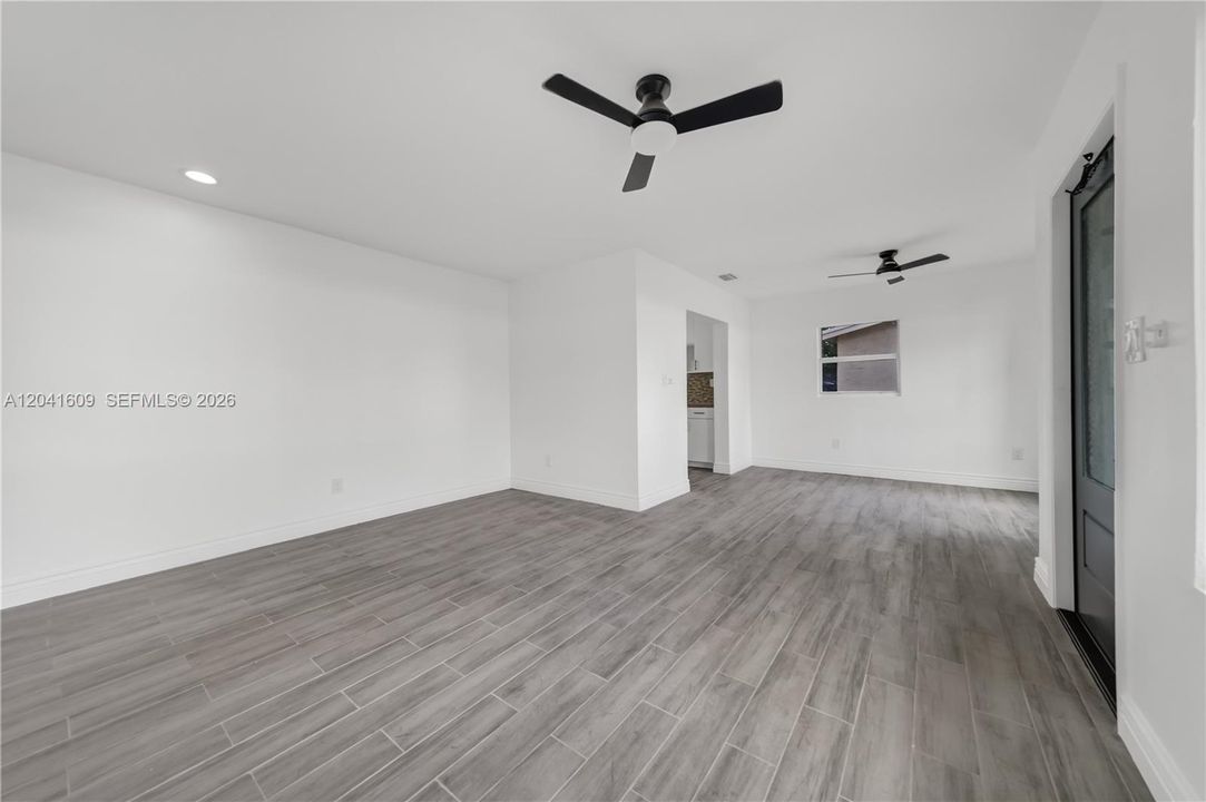 На продажу: $389,900 (3 спален, 2 ванн, 988 Квадратных фут)