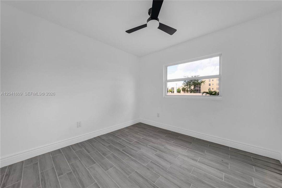 На продажу: $389,900 (3 спален, 2 ванн, 988 Квадратных фут)