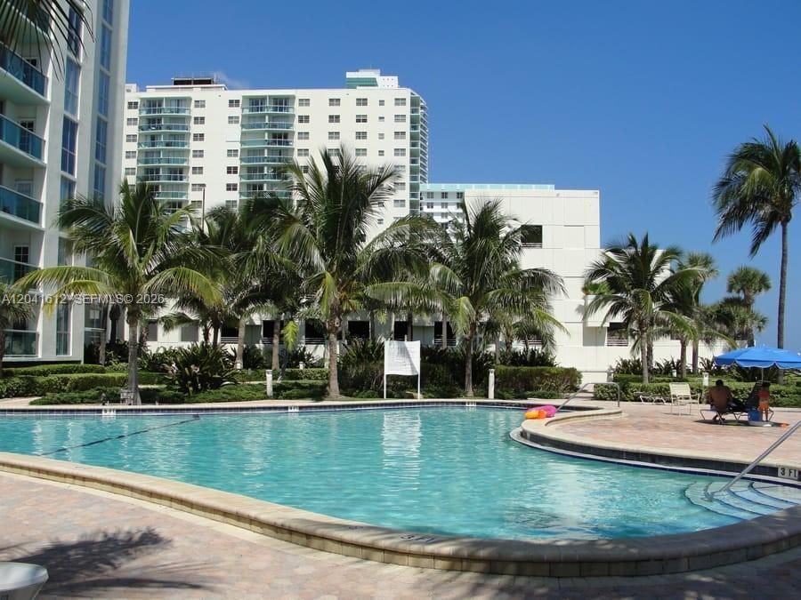 En Venta: $400,000 (1 camas, 1 baños, 812 Pies cuadrados)