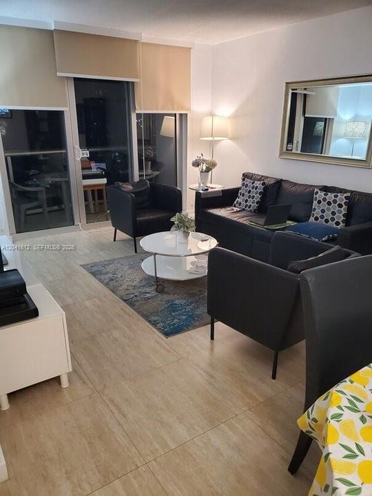 En Venta: $400,000 (1 camas, 1 baños, 812 Pies cuadrados)