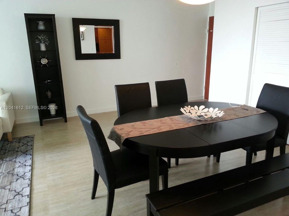 En Venta: $400,000 (1 camas, 1 baños, 812 Pies cuadrados)