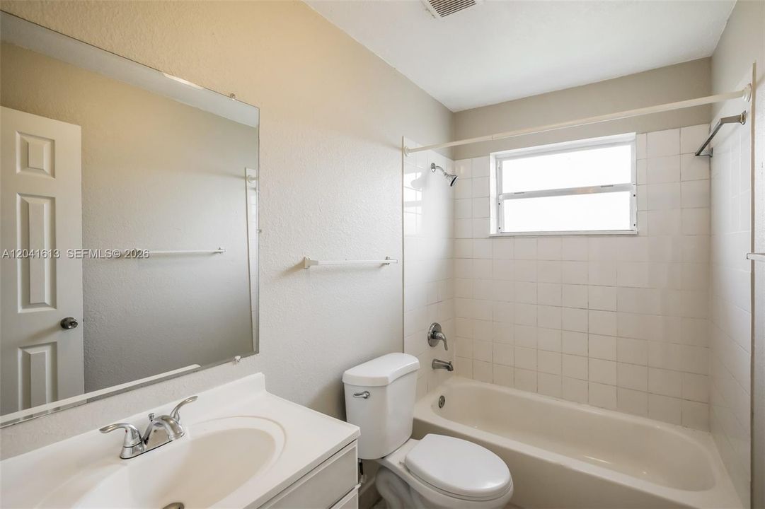 В аренду: $2,855 (4 спален, 2 ванн, 1802 Квадратных фут)