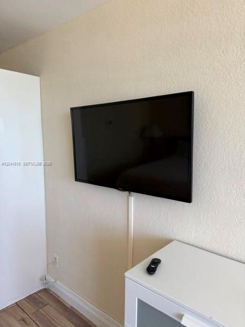For Rent: $2,000 (0 beds, 1 baths, 410 Square Feet)