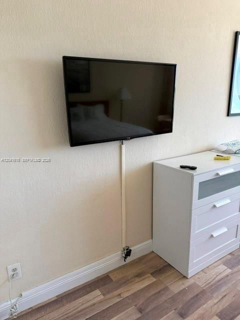 For Rent: $2,000 (0 beds, 1 baths, 410 Square Feet)