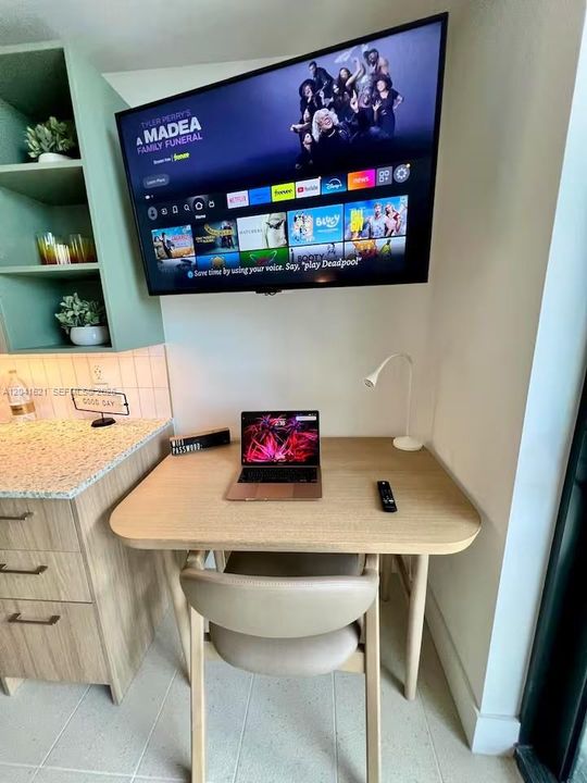 В аренду: $3,000 (0 спален, 1 ванн, 374 Квадратных фут)