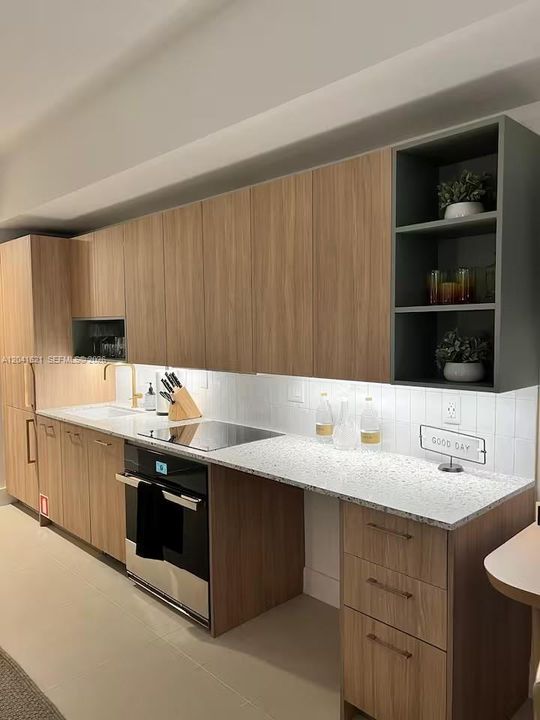 В аренду: $3,000 (0 спален, 1 ванн, 374 Квадратных фут)