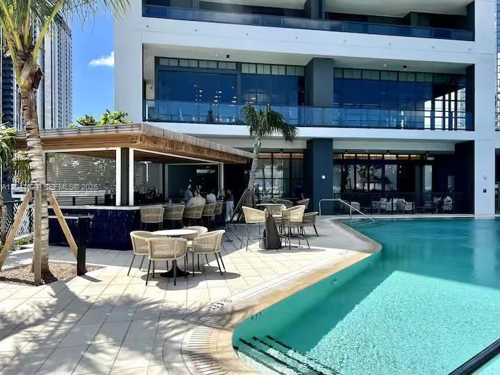 В аренду: $3,000 (0 спален, 1 ванн, 374 Квадратных фут)