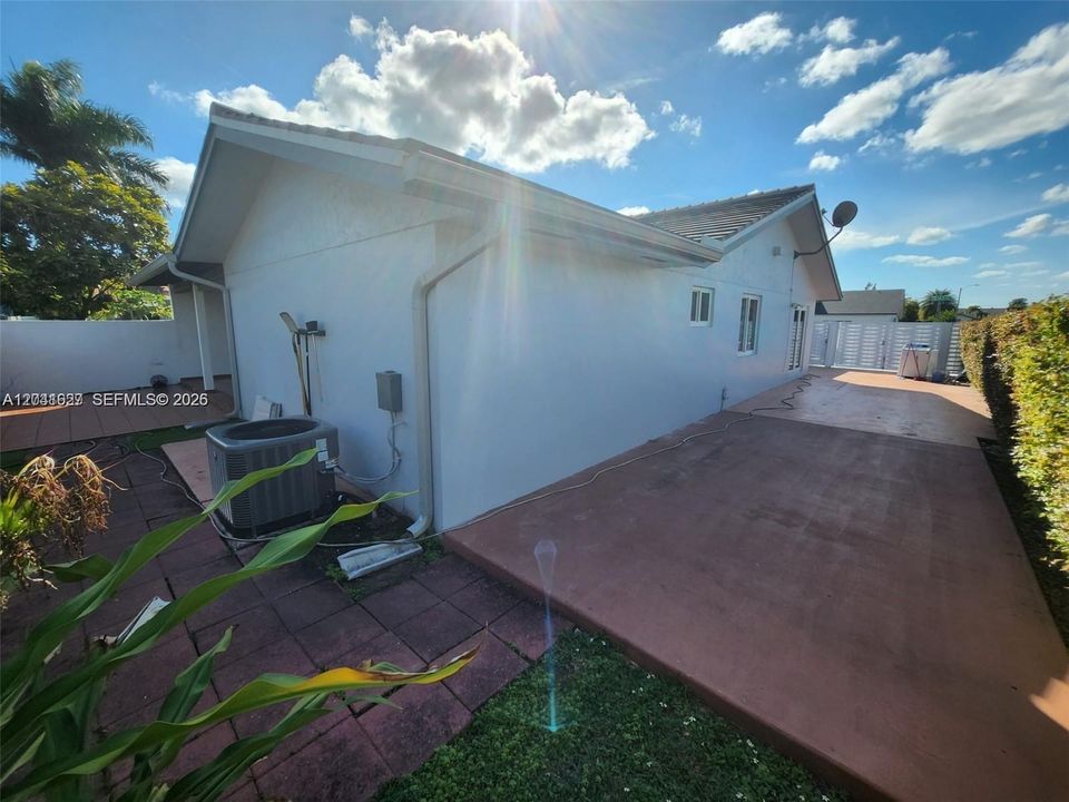 For Sale: $745,000 (4 beds, 2 baths, 1832 Square Feet)