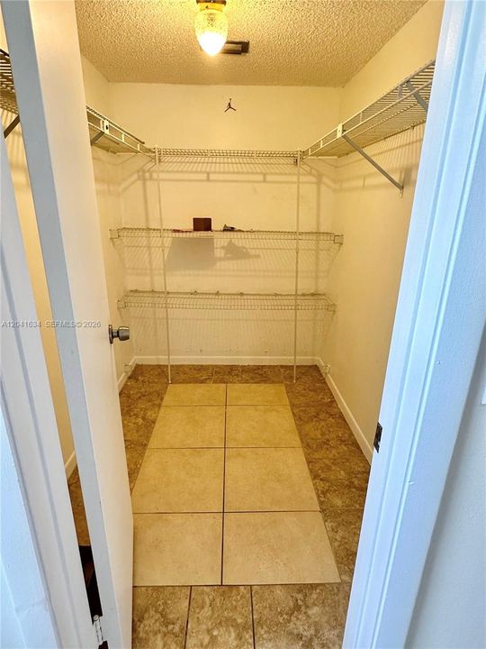 В аренду: $2,000 (2 спален, 2 ванн, 735 Квадратных фут)