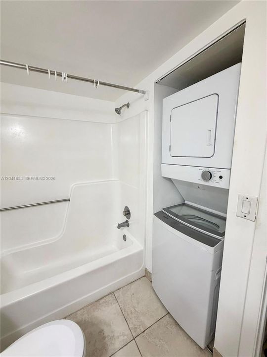 В аренду: $2,000 (2 спален, 2 ванн, 735 Квадратных фут)