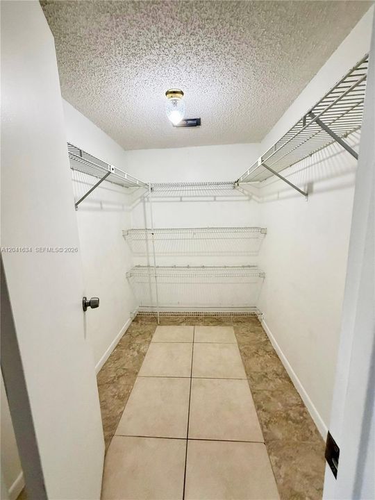 В аренду: $2,000 (2 спален, 2 ванн, 735 Квадратных фут)