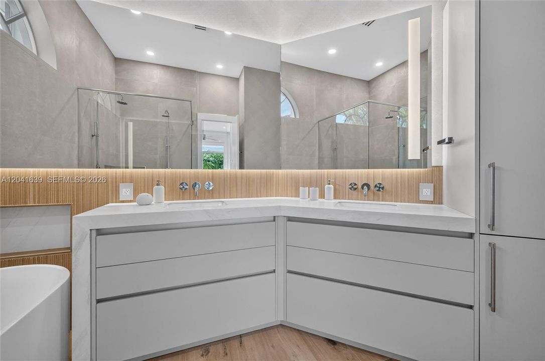 For Sale: $1,275,000 (4 beds, 3 baths, 2799 Square Feet)