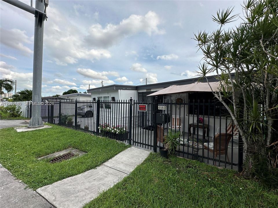 En Venta: $525,000 (4 camas, 2 baños, 1168 Pies cuadrados)
