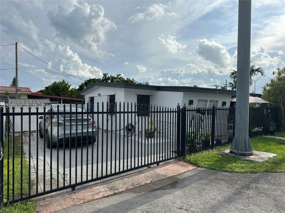 En Venta: $525,000 (4 camas, 2 baños, 1168 Pies cuadrados)