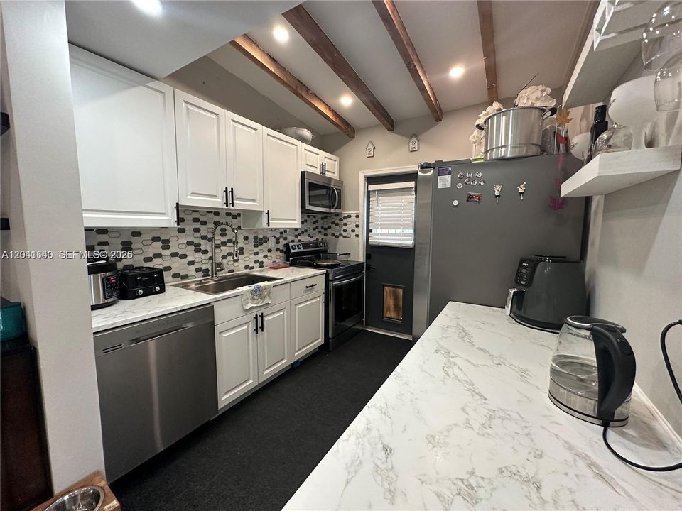 En Venta: $525,000 (4 camas, 2 baños, 1168 Pies cuadrados)