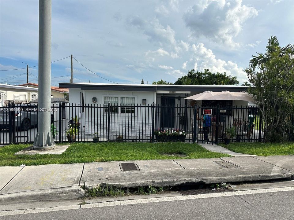 En Venta: $525,000 (4 camas, 2 baños, 1168 Pies cuadrados)